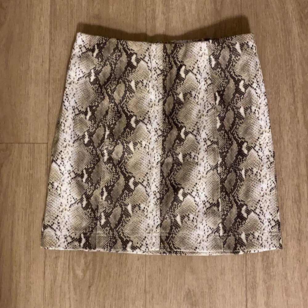 Snake skin zipper back skirt